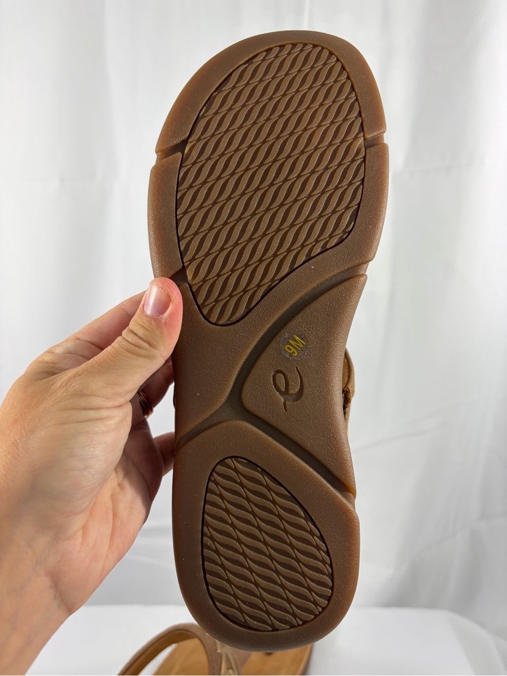 NWT Easy Spirit Women's Size 9 Brown T-strap Sandals with Gold Accent - Picture 5 of 7